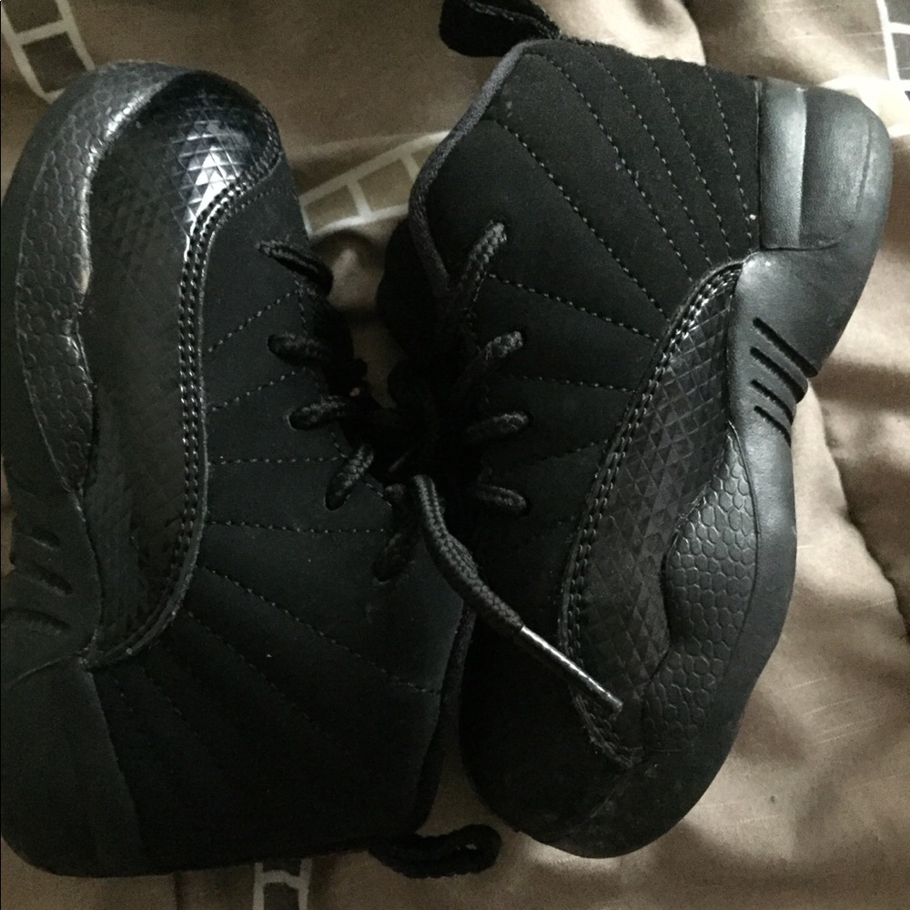 Toddler Jordan Retro 12 Black size 7c